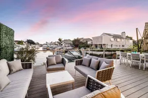 Stunning, upscale waterfront house in Oxnard, California - Image 3