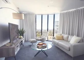 New 5 Star Luxury Apartment - Image 2