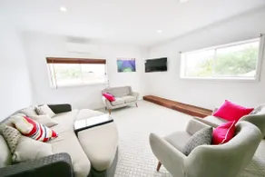 Central CBD Large Apartment - Image 3