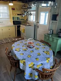 Claire's Cozy Cottage on the Cove - Image 2