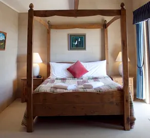 The Gallery Cabin - Image 2