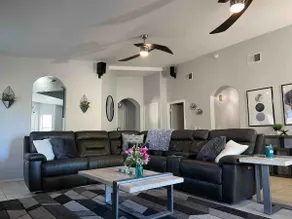 3 bed/2 bath home with pool, hot tub & fire pit! - Image 2
