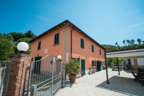 Luxuriöse Villa mit privatem Infinity-Pool und herrlichem Blick auf die umliegenden Hügel - Image 2