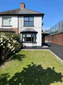 Cheerful 2 bed house on Causeway Coastal Route with parking - Image 2