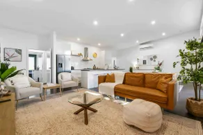 Spacious + Peaceful 3BR house w/deck, 1km to town - Image 4