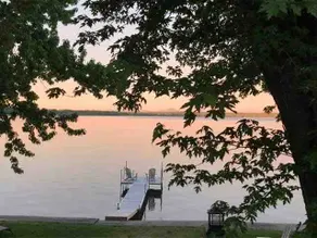 Relaxation on the shores of Lake Champlain - Image 4