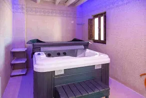 House with Jacuzzi, BBQ, fireplace and much more - Image 5