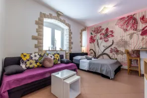 Apartment Johnny - Image 5