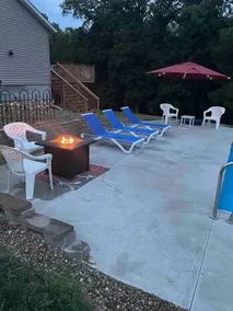 Private, 3 bedroom basement apt: pool and hot tub - Image 3