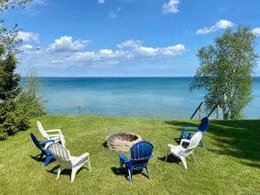 Amazing lake view and peaceful cottage with kayaks - Image 3