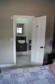 Immaculate town centre private annexe - sleeps 2-4 - Image 4