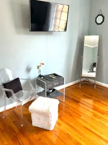2 bedroom condo in High Point-Uptown/Downtown - Image 2
