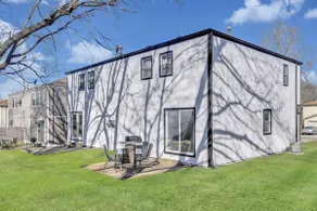 6BR Sleeps 14- 2 Kitchens- 10 min to KC - Image 4
