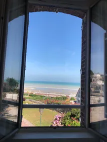 Seafront house - Image 2
