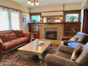 The Wisteria Craftsman · Sleeps 8 · 8 min Metro - Image 2