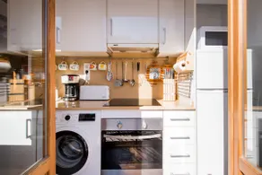 Sunny, New Home Overlooking Vibrant Plaza in Ciutat Vella - Image 4