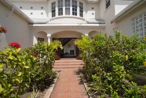 Gimli: Luxury 2 Storey Home in Paradise - Image 2