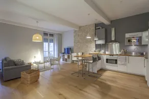 City center loft apartment located on a quiet street - Image 2