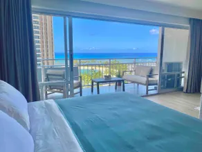 Waikiki Beachfront Home with Ocean and Beach View - Image 3