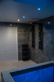 Apartment with pool, jacuzzi and sauna - Image 3
