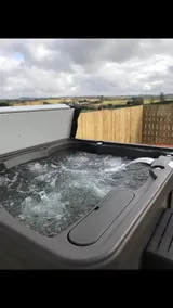 Carriage Cottage Hot Tub - Image 4