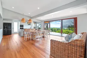 Luxe Coastal Abode, Marcus Beach - Image 4
