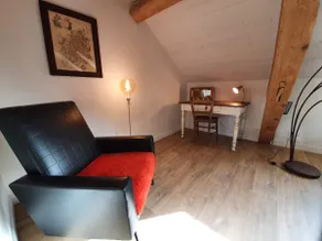 Quiet, bright, characterful accommodation with garden. - Image 5