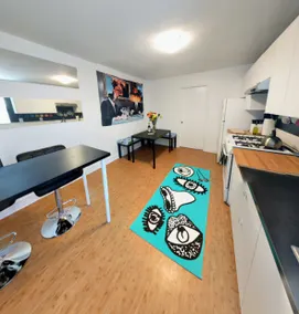 Entire Cozy Apartment Studio in Hip Neighborhood - Image 3