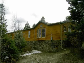 Alpine Peaks Mountain Home - Image 2