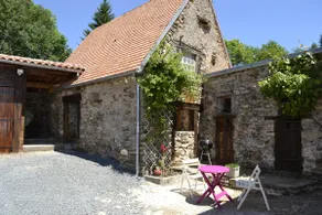 Small stone house in Jumilhac-le-Grand. - Image 2