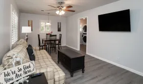 CHEERFUL 2 BEDROOM BUNGALOW W/ PARKING ON PREMISE - Image 3
