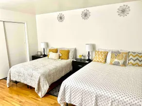 Clean, Spacious & Homey - parking, 2 TVs, laundry - Image 5
