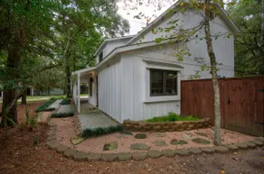 Woodlands Modern Cottage-Top Rated! 3BR/Fast Wifi - Image 3
