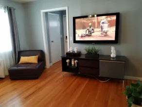 Charming urban home just 7 miles from NYC - Image 4