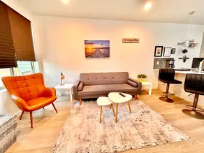 Modern townhouse with rooftop. 7 miles to downtown - Image 3