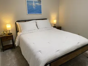Spacious 4-Bedroom Home in Proximity to the Beach - Image 4