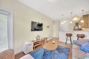 Cozy 1 BR Urban Escape with King in Heart of Plaza - Image 2