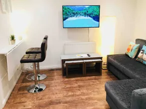 Fountain View 1BR Flat Oxford - Free Parking - Image 2