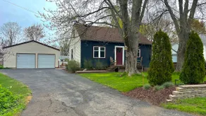 Charming Cottage - Hot Tub/Fire-Pit/Lakeview - Image 4