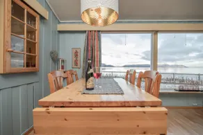 Cozy cabbin by the sea, under the Norten Lights - Image 3