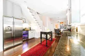 HGTV Remodel Luxury 2BR 2.5BTH Downtown - Image 4