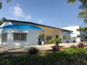 Large beachfront cottage with pool in Watamu - Image 3