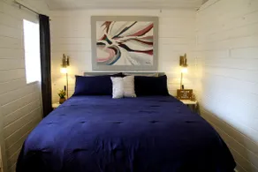 Little House Big Tub- Romantic Cottage -King Bed - Image 2