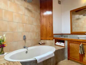 Casa de Los Angeles Lakefront Retreat with Sauna and Volcano Views - Image 3