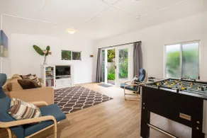 The Deckhouse I Pet Friendly I 2 Mins to Beach - Image 3