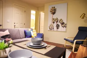 Charming 2 Bedroom Garden Suite with Private Patio - Image 5