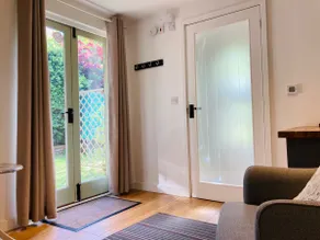 Garden room & en-suite shower with barrel sauna - Image 3