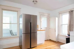 Classic&Modern: Prime location, Parking! - Image 3