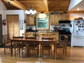 Crow’s Nest Cabin—Nature Lover & Pet’s Paradise! - Image 4