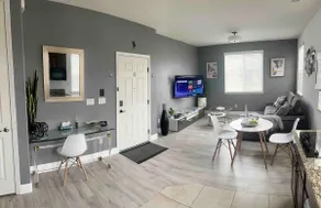 Cozy Private Stylish Modern Guest Suite - Image 4